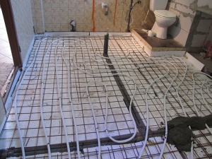 připravená vyhřívaná podlaha těsně před betonováním. Touto metodou lze pořídit plnohodnotnou vyhřívanou podlahu téměř v ceně radiátoru a komfort je zcela někde jinde...